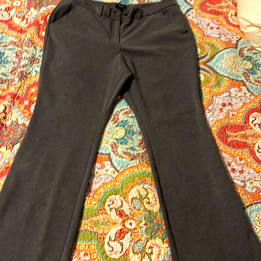 Simply Vera Vera Wang Gray Flare Pants size‎ 18